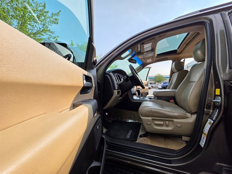 2011 Toyota Sequoia Limited 4X4 / 5.7L V8 / DVD / BACK CAM / NEW TIRES / SERVICED AT TOYOTA / FULLY LOADED !! - Photo 32 - Portland, OR 97217