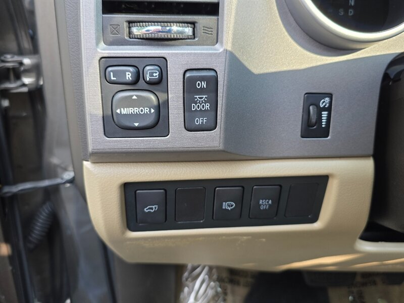 2011 Toyota Sequoia Limited 4X4 / 5.7L V8 / DVD / BACK CAM / NEW TIRES / SERVICED AT TOYOTA / FULLY LOADED !! - Photo 44 - Portland, OR 97217