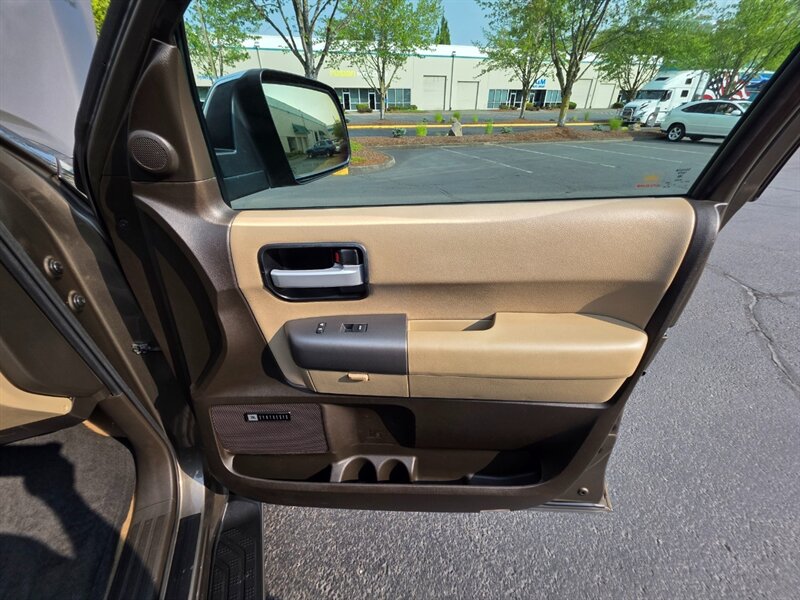 2011 Toyota Sequoia Limited 4X4 / 5.7L V8 / DVD / BACK CAM / NEW TIRES / SERVICED AT TOYOTA / FULLY LOADED !! - Photo 62 - Portland, OR 97217