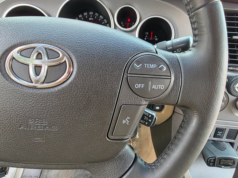 2011 Toyota Sequoia Limited 4X4 / 5.7L V8 / DVD / BACK CAM / NEW TIRES / SERVICED AT TOYOTA / FULLY LOADED !! - Photo 36 - Portland, OR 97217