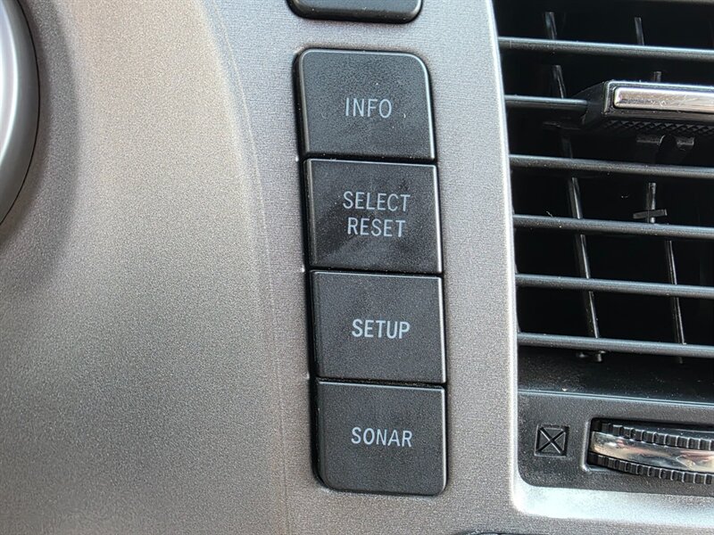 2011 Toyota Sequoia Limited 4X4 / 5.7L V8 / DVD / BACK CAM / NEW TIRES / SERVICED AT TOYOTA / FULLY LOADED !! - Photo 39 - Portland, OR 97217