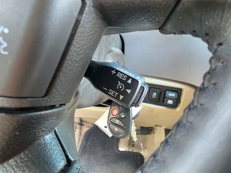 2011 Toyota Sequoia Limited 4X4 / 5.7L V8 / DVD / BACK CAM / NEW TIRES / SERVICED AT TOYOTA / FULLY LOADED !! - Photo 47 - Portland, OR 97217