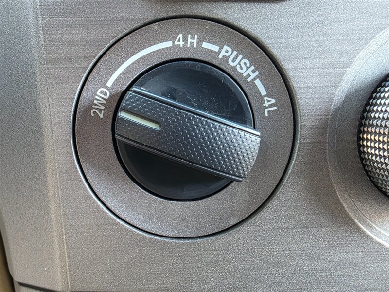 2011 Toyota Sequoia Limited 4X4 / 5.7L V8 / DVD / BACK CAM / NEW TIRES / SERVICED AT TOYOTA / FULLY LOADED !! - Photo 42 - Portland, OR 97217