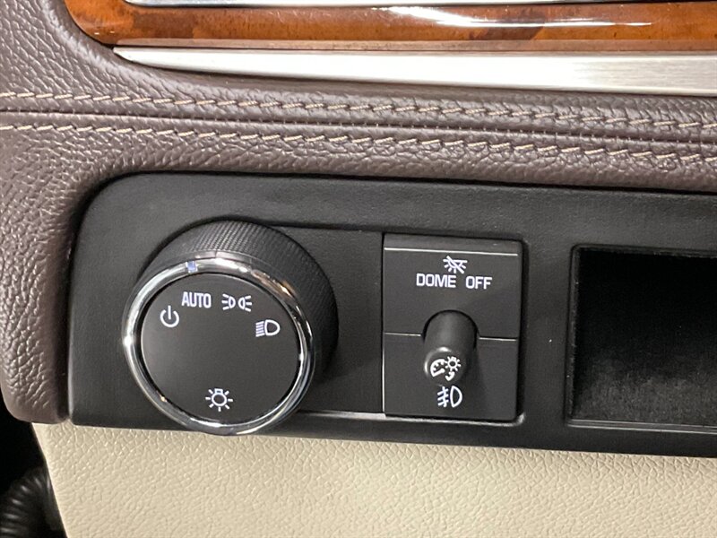 2011 Cadillac Escalade Platinum Edition 4X4 / 6.2L V8 / LOADED / 3RD ROW  Leather Heated & Cooled Seats / Navi & Camera - Photo 31 - Gladstone, OR 97027
