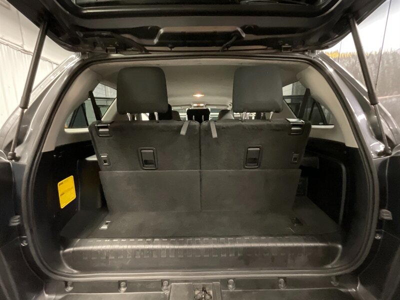 2019 Toyota 4Runner SR5 4X4 / 3RD ROW SEAT / LIFTED w/NEW WHEELS+TIRES  NEW SUSPENSION LIFT KIT w/ NEW BF GOODRICH TIRES & TRD OEM WHEELS / TYGRE LUGGAGE RACK - Photo 18 - Gladstone, OR 97027