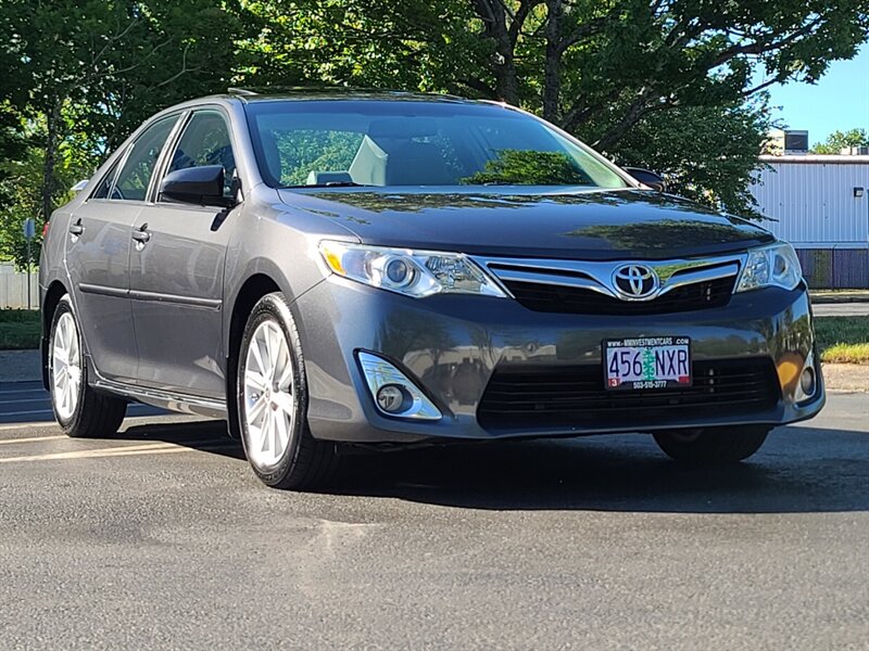 2012 Toyota Camry XLE V6 / BLIND SPOT  / LEATHER / SUN ROOF / 52Kmls  / BACK CAM / NAVIGATION / HEATED SEATS / SERVICE RECORDS / 1-OWNER / NEW TIRES / LIKE NEW !! - Photo 2 - Portland, OR 97217