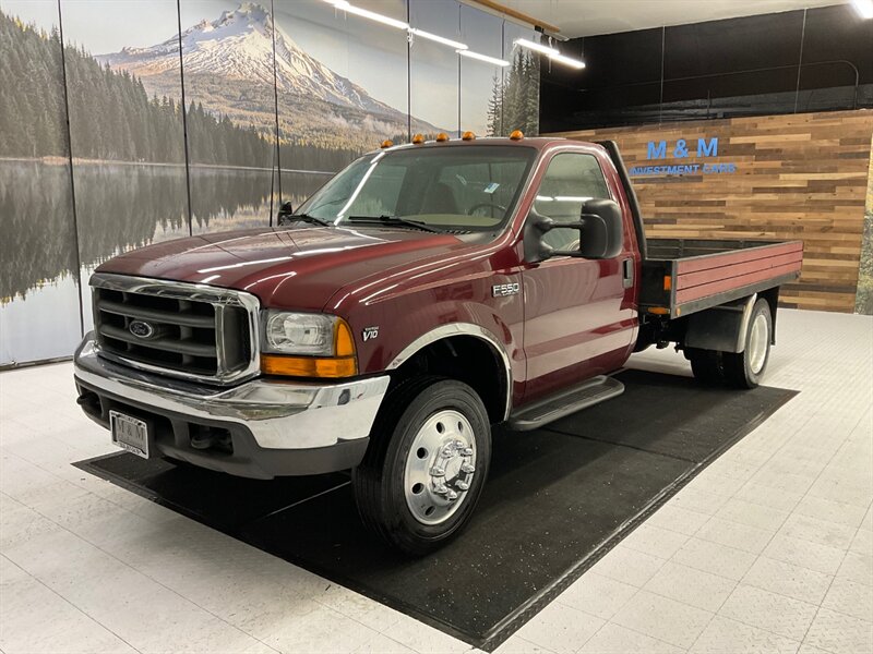 1999 Ford F-550 LARIAT 4X4 /V10 / TILT UP FLAT BED / 41,000 MILES  / Regular Cab / DUALLY / F-550/ 1-OWNER LOCAL / RUST FREE / Leather Seats / LOW LOW MILES - Photo 1 - Gladstone, OR 97027