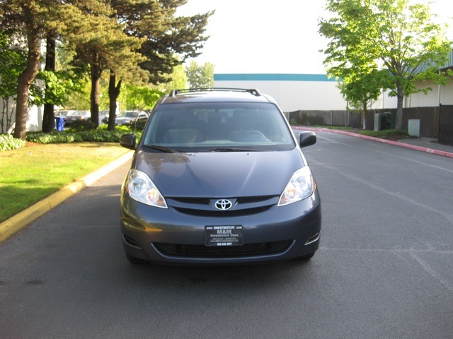 2008 Toyota Sienna LE All Wheel Drive 7-Passenger BucketSeats/1-Owner   - Photo 2 - Portland, OR 97217