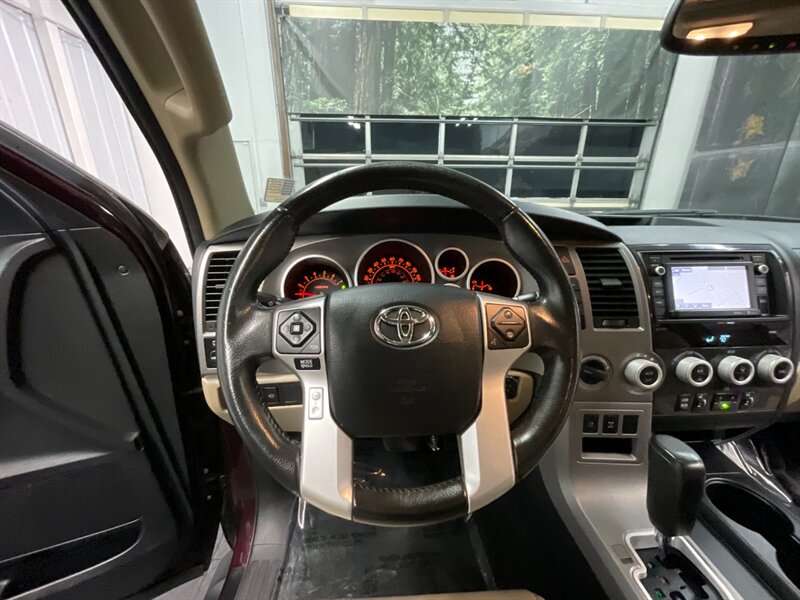 2014 Toyota Sequoia SR5 Premium Pkg 4X4 / Navi & Camera / Heated Leath  BRAND NEW WHEELS & TIRES / 3RD ROW SEAT / Excel Cond - Photo 35 - Gladstone, OR 97027