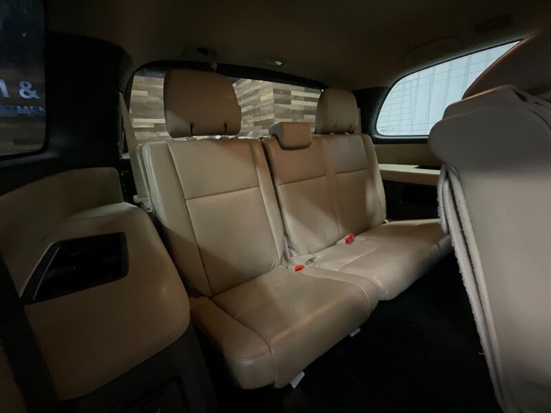 2014 Toyota Sequoia SR5 Premium Pkg 4X4 / Navi & Camera / Heated Leath  BRAND NEW WHEELS & TIRES / 3RD ROW SEAT / Excel Cond - Photo 30 - Gladstone, OR 97027