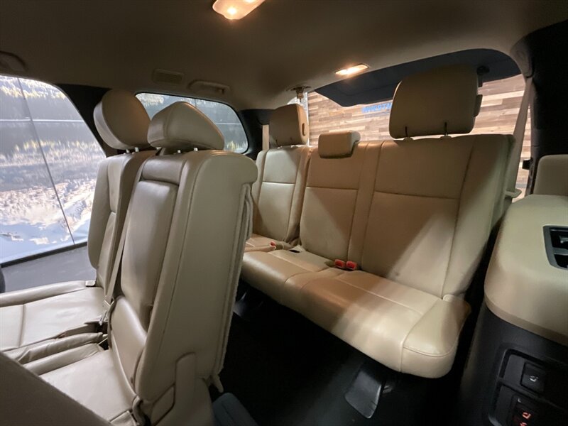 2014 Toyota Sequoia SR5 Premium Pkg 4X4 / Navi & Camera / Heated Leath  BRAND NEW WHEELS & TIRES / 3RD ROW SEAT / Excel Cond - Photo 16 - Gladstone, OR 97027