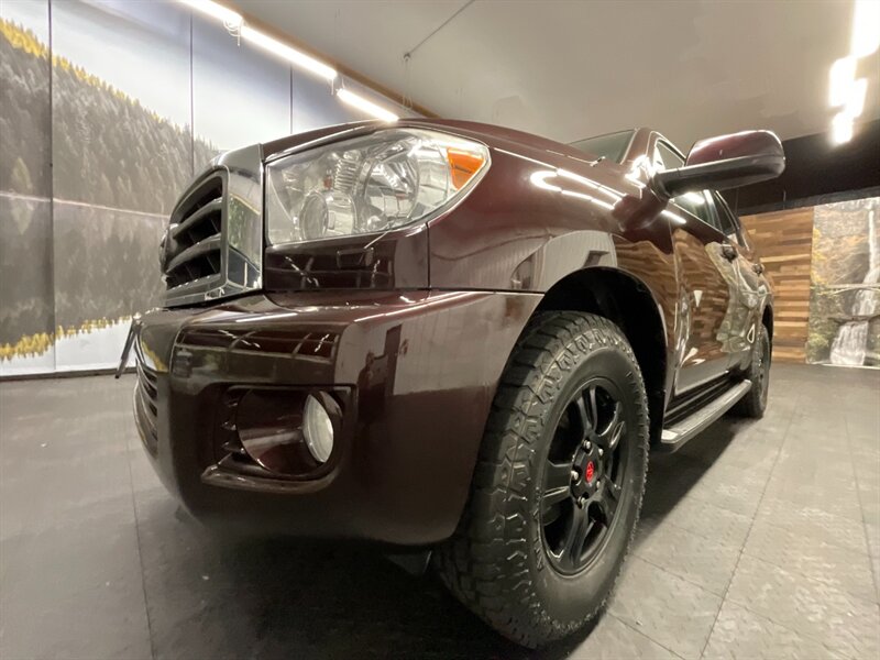 2014 Toyota Sequoia SR5 Premium Pkg 4X4 / Navi & Camera / Heated Leath  BRAND NEW WHEELS & TIRES / 3RD ROW SEAT / Excel Cond - Photo 9 - Gladstone, OR 97027