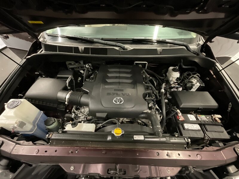 2014 Toyota Sequoia SR5 Premium Pkg 4X4 / Navi & Camera / Heated Leath  BRAND NEW WHEELS & TIRES / 3RD ROW SEAT / Excel Cond - Photo 26 - Gladstone, OR 97027