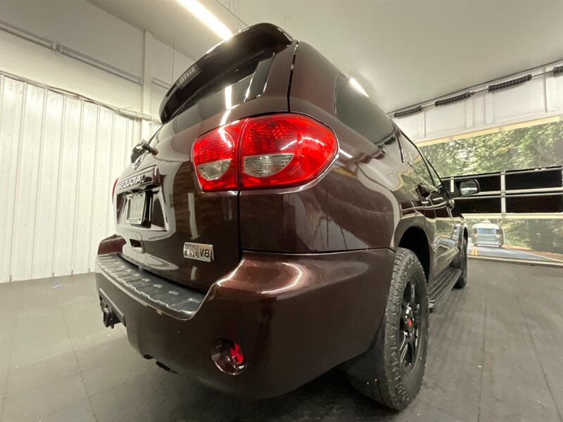 2014 Toyota Sequoia SR5 Premium Pkg 4X4 / Navi & Camera / Heated Leath  BRAND NEW WHEELS & TIRES / 3RD ROW SEAT / Excel Cond - Photo 12 - Gladstone, OR 97027