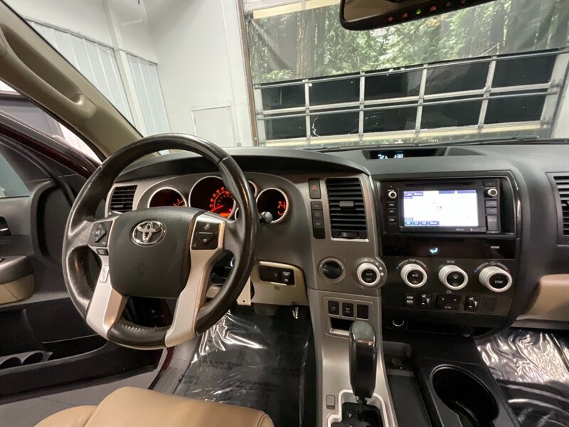 2014 Toyota Sequoia SR5 Premium Pkg 4X4 / Navi & Camera / Heated Leath  BRAND NEW WHEELS & TIRES / 3RD ROW SEAT / Excel Cond - Photo 20 - Gladstone, OR 97027