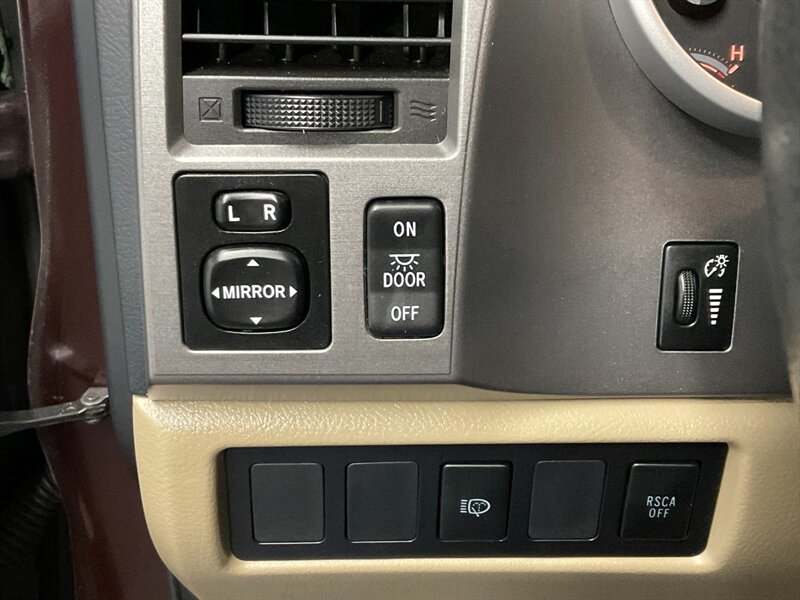 2014 Toyota Sequoia SR5 Premium Pkg 4X4 / Navi & Camera / Heated Leath  BRAND NEW WHEELS & TIRES / 3RD ROW SEAT / Excel Cond - Photo 37 - Gladstone, OR 97027
