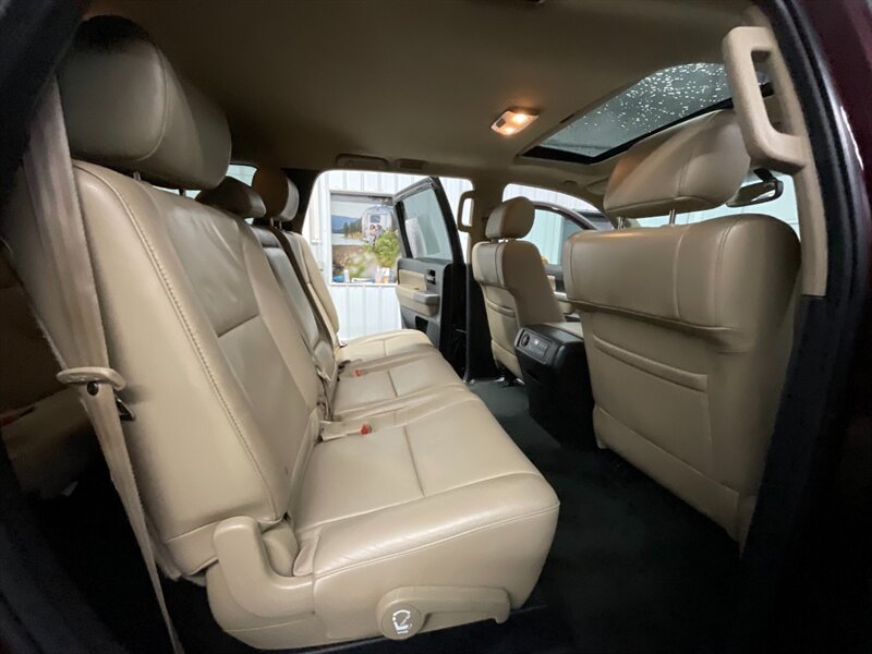 2014 Toyota Sequoia SR5 Premium Pkg 4X4 / Navi & Camera / Heated Leath  BRAND NEW WHEELS & TIRES / 3RD ROW SEAT / Excel Cond - Photo 17 - Gladstone, OR 97027