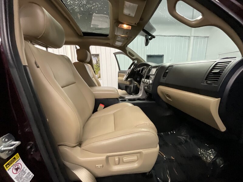 2014 Toyota Sequoia SR5 Premium Pkg 4X4 / Navi & Camera / Heated Leath  BRAND NEW WHEELS & TIRES / 3RD ROW SEAT / Excel Cond - Photo 18 - Gladstone, OR 97027