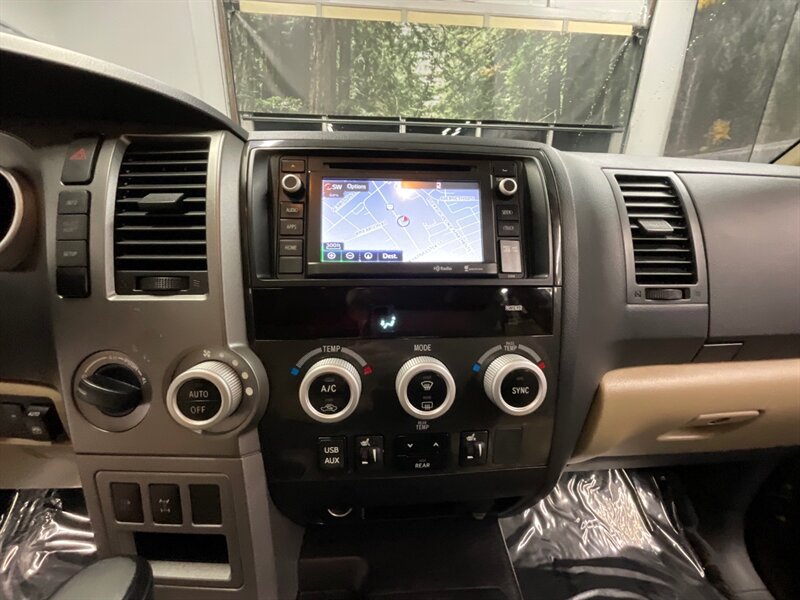 2014 Toyota Sequoia SR5 Premium Pkg 4X4 / Navi & Camera / Heated Leath  BRAND NEW WHEELS & TIRES / 3RD ROW SEAT / Excel Cond - Photo 21 - Gladstone, OR 97027