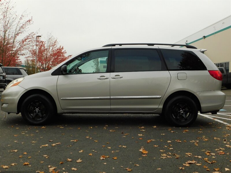 2006 Toyota Sienna LIMITED AWD / LEATHER / MOON ROOF /  CLEAN TITLE   - Photo 3 - Portland, OR 97217