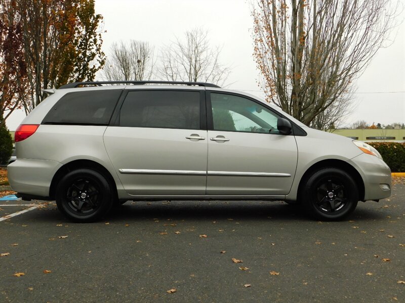 2006 Toyota Sienna LIMITED AWD / LEATHER / MOON ROOF /  CLEAN TITLE   - Photo 4 - Portland, OR 97217