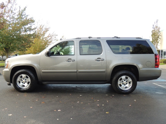 2007 Chevrolet Suburban LT 4WD / DVD / 3rd Seat / Captain Chairs / 1-OWNER   - Photo 3 - Portland, OR 97217