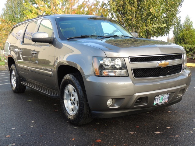 2007 Chevrolet Suburban LT 4WD / DVD / 3rd Seat / Captain Chairs / 1-OWNER   - Photo 2 - Portland, OR 97217