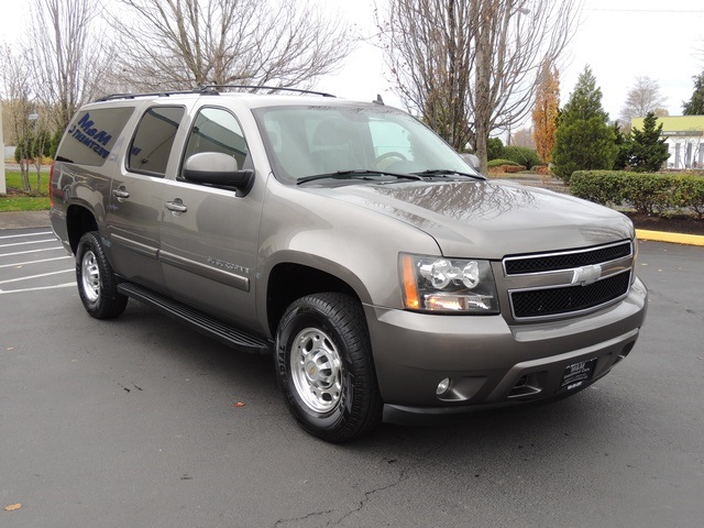 2007 Chevrolet Suburban LT 2500  / 4X4 / 6.0L 8Cyl / Navigtaion / Leather   - Photo 2 - Portland, OR 97217