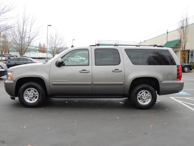 2007 Chevrolet Suburban LT 2500  / 4X4 / 6.0L 8Cyl / Navigtaion / Leather   - Photo 3 - Portland, OR 97217