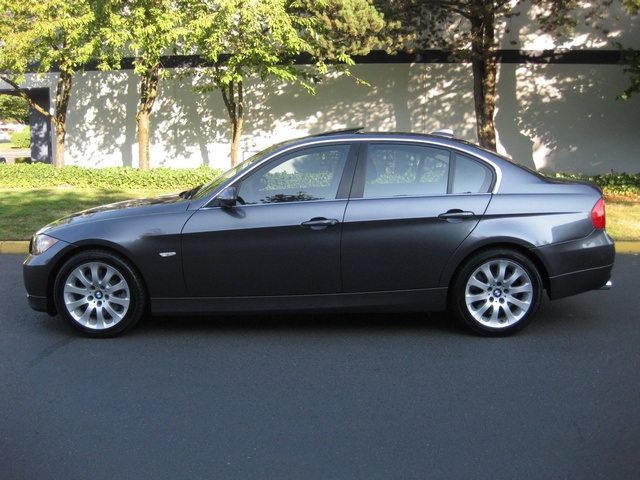 2006 BMW 330i Sedan 6-Cyl NAVIGATION /Premium PKG/ Pristine   - Photo 2 - Portland, OR 97217