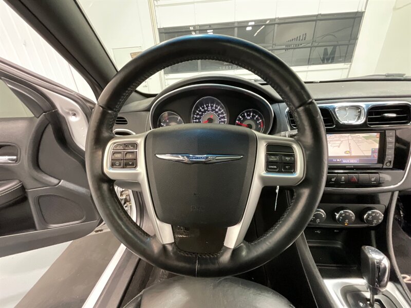 2012 Chrysler 200 Series Limited Sedan / V6 / Leather Navigation Sunroof   - Photo 47 - Gladstone, OR 97027