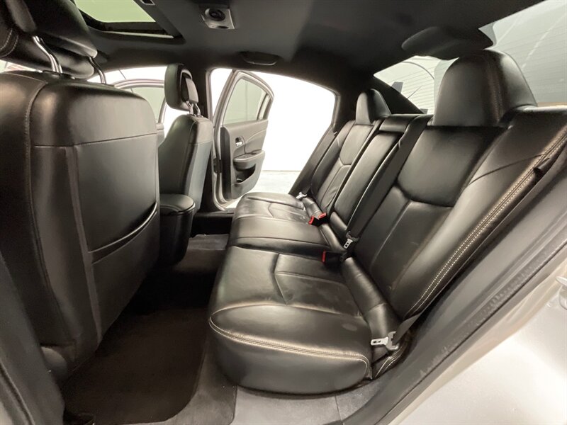 2012 Chrysler 200 Series Limited Sedan / V6 / Leather Navigation Sunroof   - Photo 12 - Gladstone, OR 97027