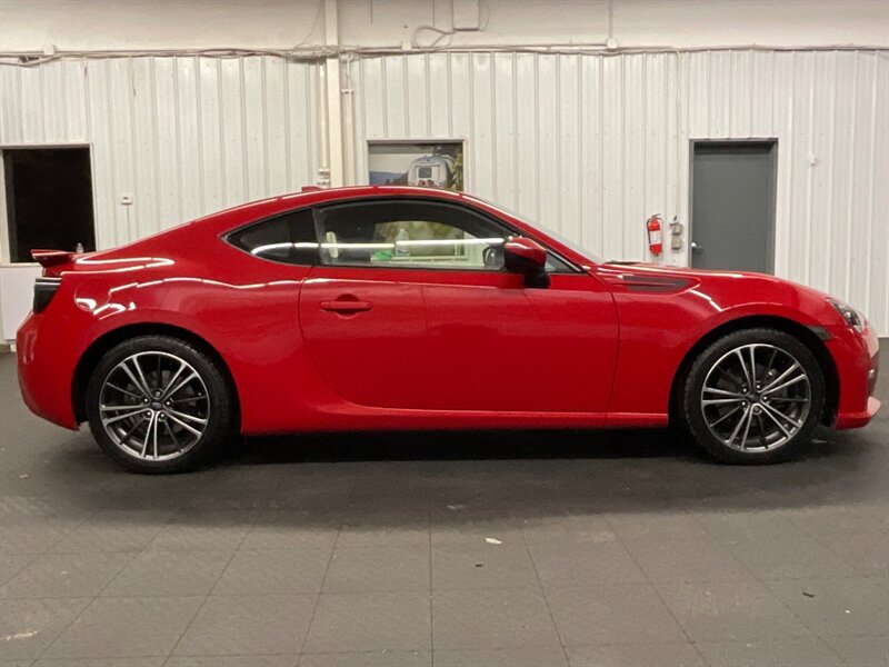 2015 Subaru BRZ Limited Coupe / 2.0L 4Cyl / 37,000 MILES  SHARP & CLEAN!!! - Photo 4 - Gladstone, OR 97027