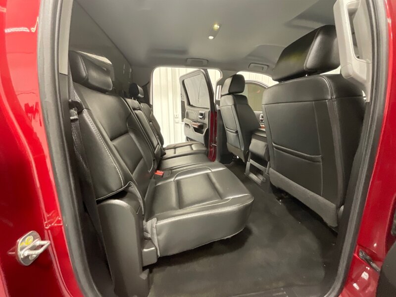 2018 GMC Sierra 3500 SLE Crew Cab 4X4 / 6.6L DURAMAX DIESEL / Leather  / LONG BED / RUST FREE - Photo 15 - Gladstone, OR 97027