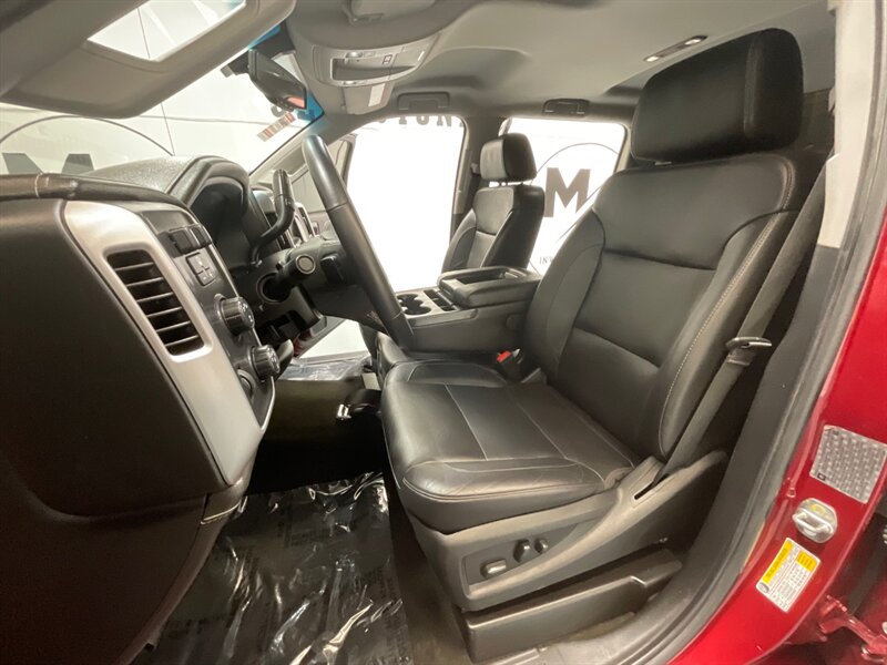 2018 GMC Sierra 3500 SLE Crew Cab 4X4 / 6.6L DURAMAX DIESEL / Leather  / LONG BED / RUST FREE - Photo 13 - Gladstone, OR 97027