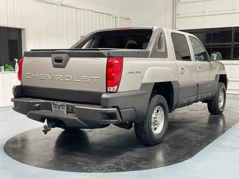 2004 Chevrolet Avalanche 2500 Sport Utility Pickup 4X4 / 8.1L V8 / Leather  / Sunroof / CLEAN - Photo 9 - Gladstone, OR 97027