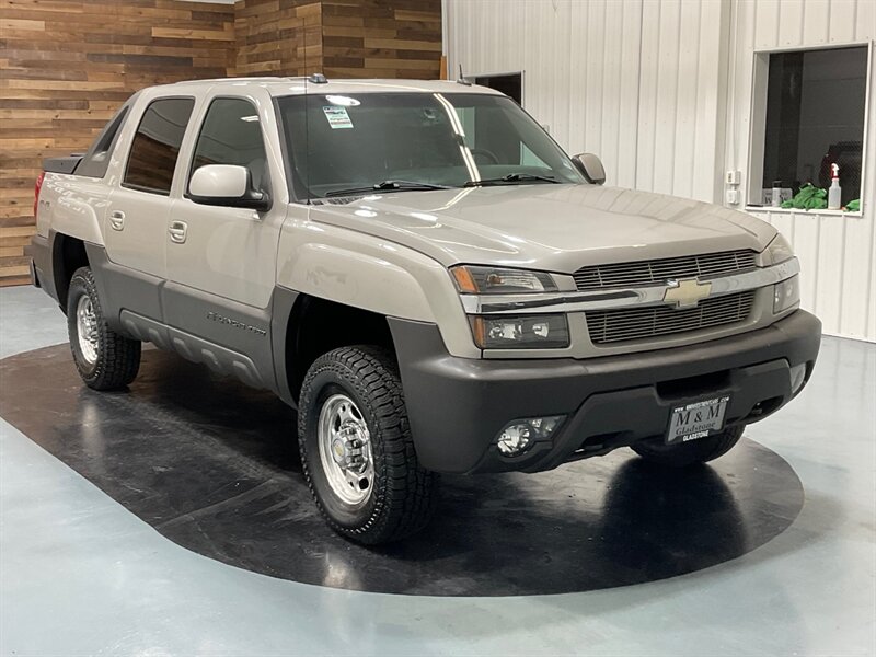 2004 Chevrolet Avalanche 2500 Sport Utility Pickup 4X4 / 8.1L V8 / Leather  / Sunroof / CLEAN - Photo 42 - Gladstone, OR 97027