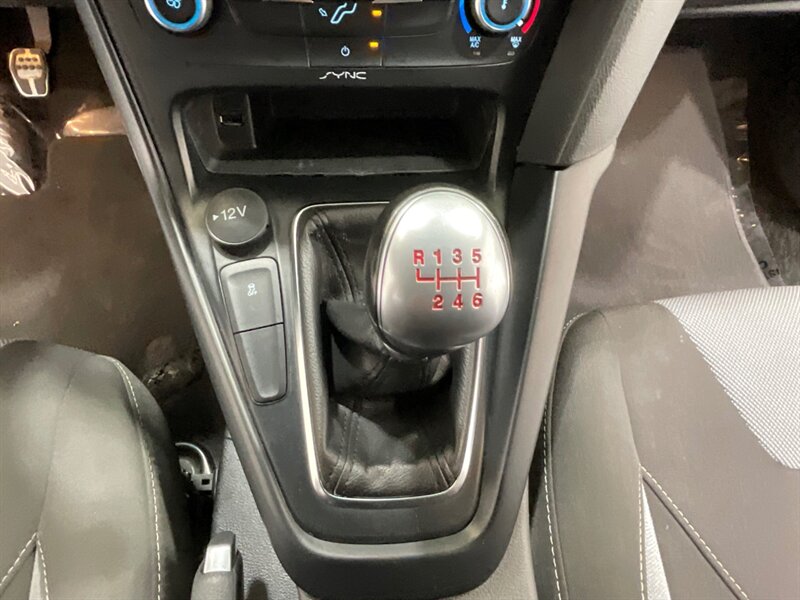 2018 Ford Focus ST Hatch Back / 4Cyl EcoBoost / 6-SPEED / 55K MILE  / Back up Camera - Photo 20 - Gladstone, OR 97027