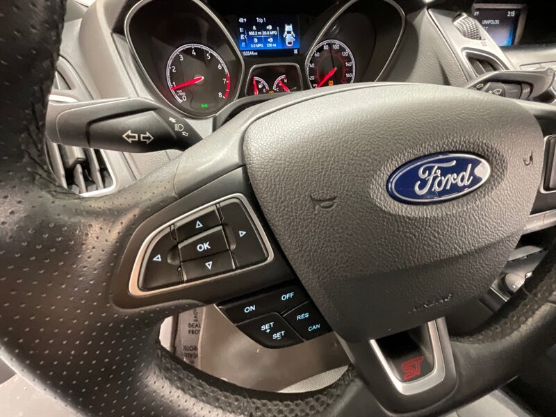 2018 Ford Focus ST Hatch Back / 4Cyl EcoBoost / 6-SPEED / 55K MILE  / Back up Camera - Photo 36 - Gladstone, OR 97027