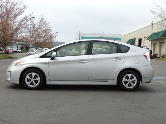 2013 Toyota Prius Two  / HatchBack / Only 37K Miles   - Photo 3 - Portland, OR 97217