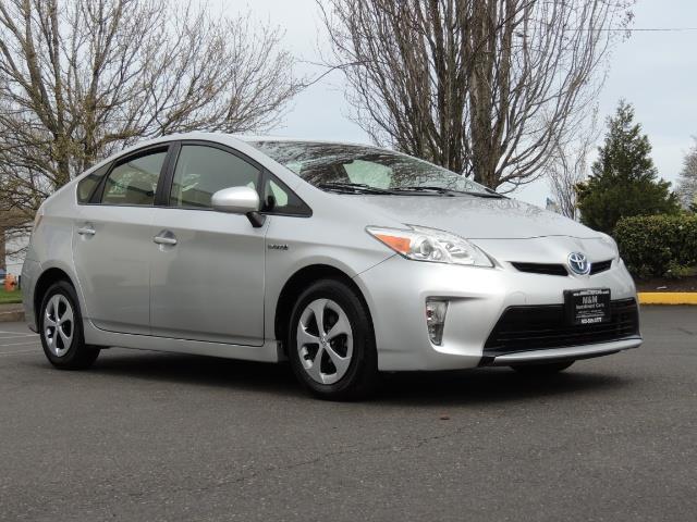 2013 Toyota Prius Two  / HatchBack / Only 37K Miles   - Photo 2 - Portland, OR 97217