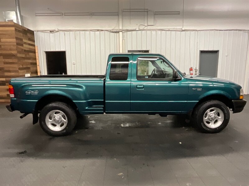 1998 Ford Ranger XLT Super Cab 4X4 / 4.0L V6 / 5-SPEED MANUAL  4X4 / LOCAL RUST FREE / NEW TIRES / ONLY 119,000 - Photo 4 - Gladstone, OR 97027