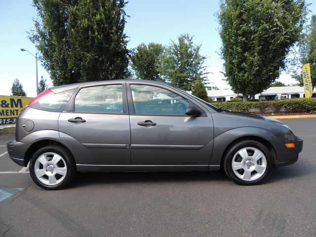 2006 Ford Focus ZX5 SES / 4-Door / Hatchback/ Leather/ Sunroof   - Photo 4 - Portland, OR 97217