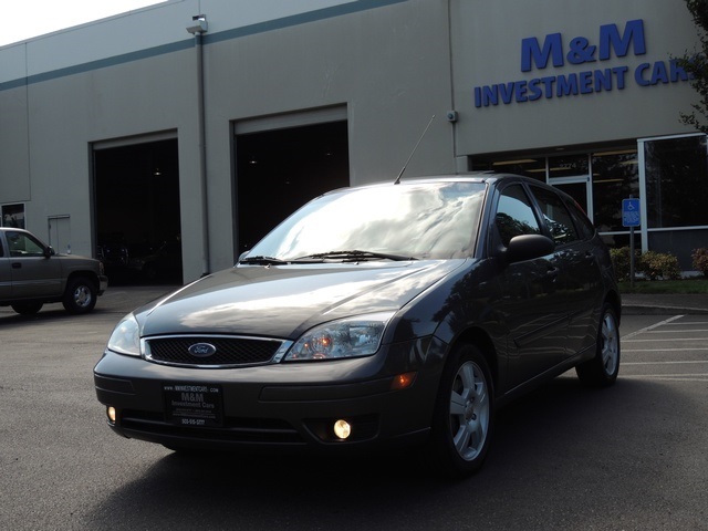 2006 Ford Focus ZX5 SES / 4-Door / Hatchback/ Leather/ Sunroof   - Photo 1 - Portland, OR 97217