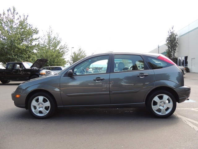 2006 Ford Focus ZX5 SES / 4-Door / Hatchback/ Leather/ Sunroof   - Photo 3 - Portland, OR 97217