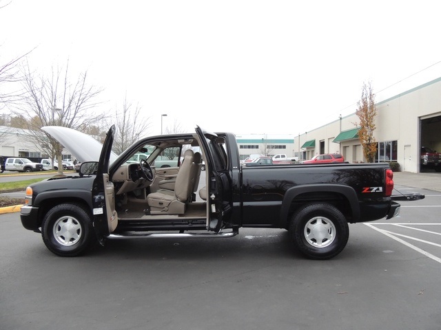 2004 GMC Sierra 1500 SLE 4dr Extended Cab / 4X4 / 5.3L 8Cyl / Leather   - Photo 13 - Portland, OR 97217