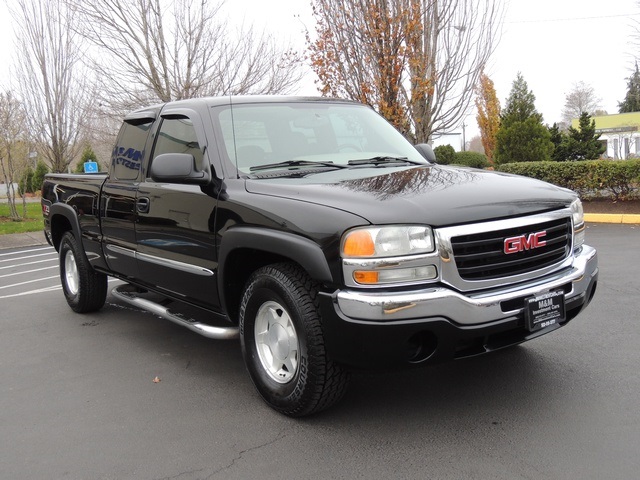 2004 GMC Sierra 1500 SLE 4dr Extended Cab / 4X4 / 5.3L 8Cyl / Leather   - Photo 2 - Portland, OR 97217