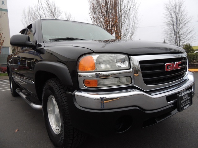 2004 GMC Sierra 1500 SLE 4dr Extended Cab / 4X4 / 5.3L 8Cyl / Leather   - Photo 10 - Portland, OR 97217