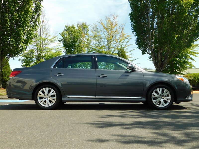 2011 Toyota Avalon Limited Heated Leather / Moon Roof / 1-OWNER   - Photo 3 - Portland, OR 97217