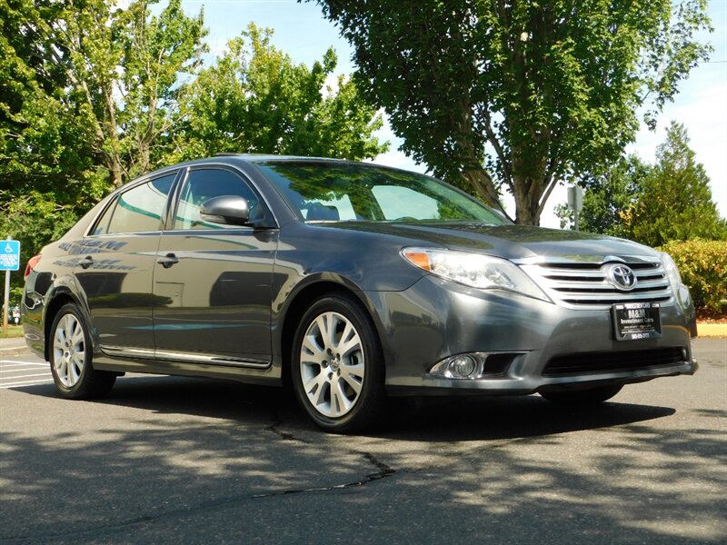 2011 Toyota Avalon Limited Heated Leather / Moon Roof / 1-OWNER   - Photo 2 - Portland, OR 97217